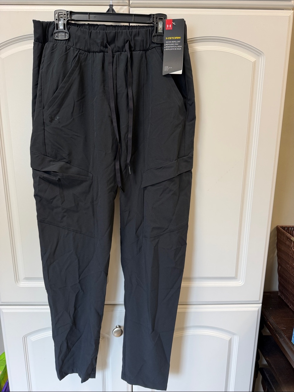 NWT LADIES size XS Under Armour Storm Black water-repellent Cargo Pants.